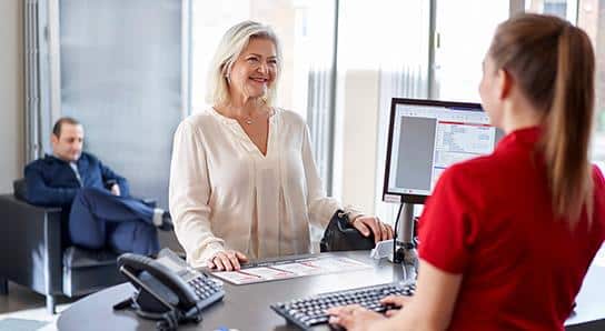 Service clés en main Échange entre un expert et une cliente