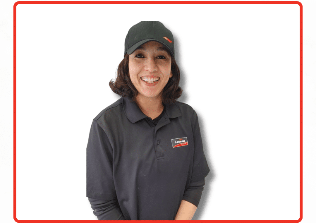 Samira Samira, technicienne en vitre auto